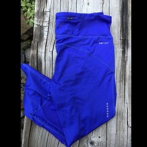 3/4 Nike dri fit workout legging, with mesh inset